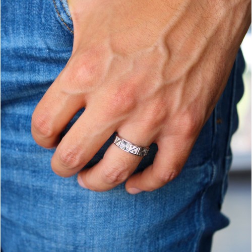 Silver engagement ring... 2