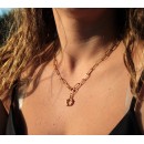 Gold choker in stainless steel for women with staple chain and special closure.