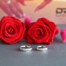 Engagement rings of 5 grams. Simple 4 mm 925 silver with engravings.