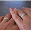 Engagement rings of 5 grams. Simple 4 mm 925 silver with engravings.