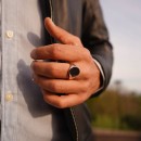anello uomo pietra