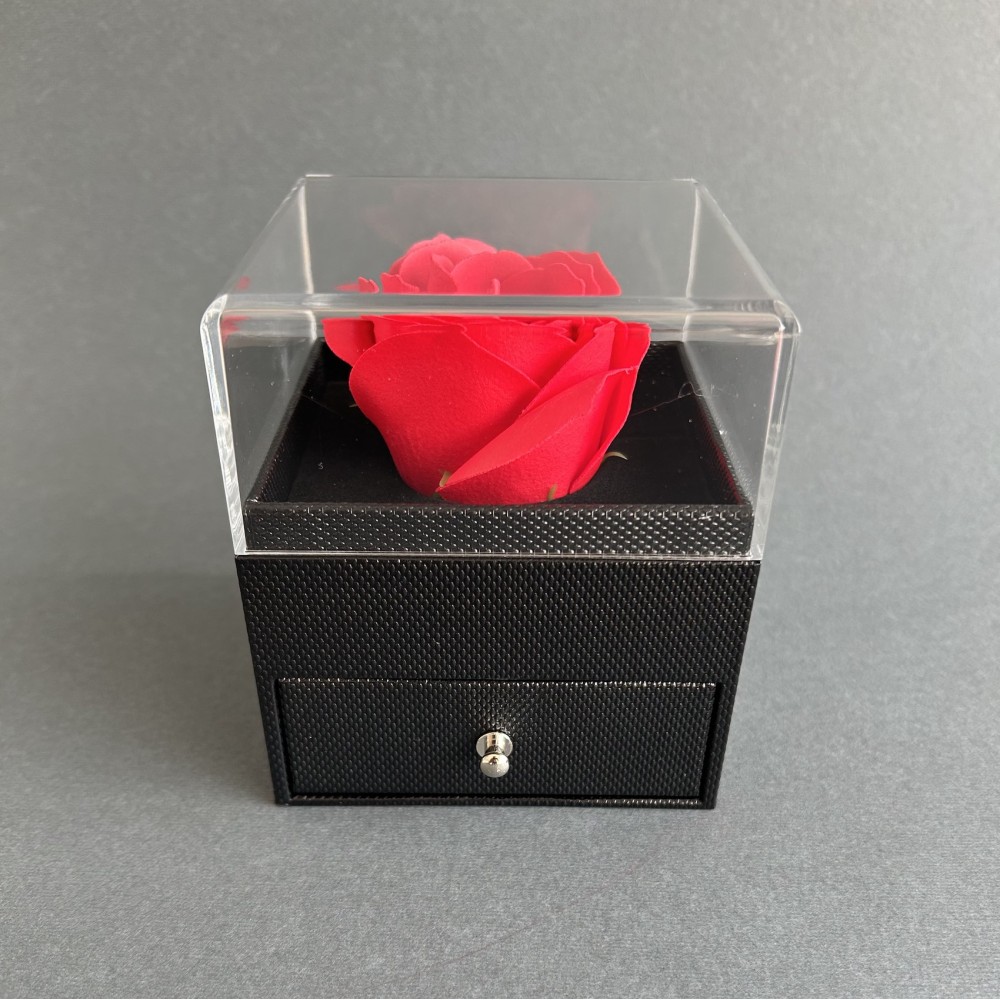 Scatolo con rosa per fedi