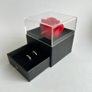 Scatolo con rosa per fedi