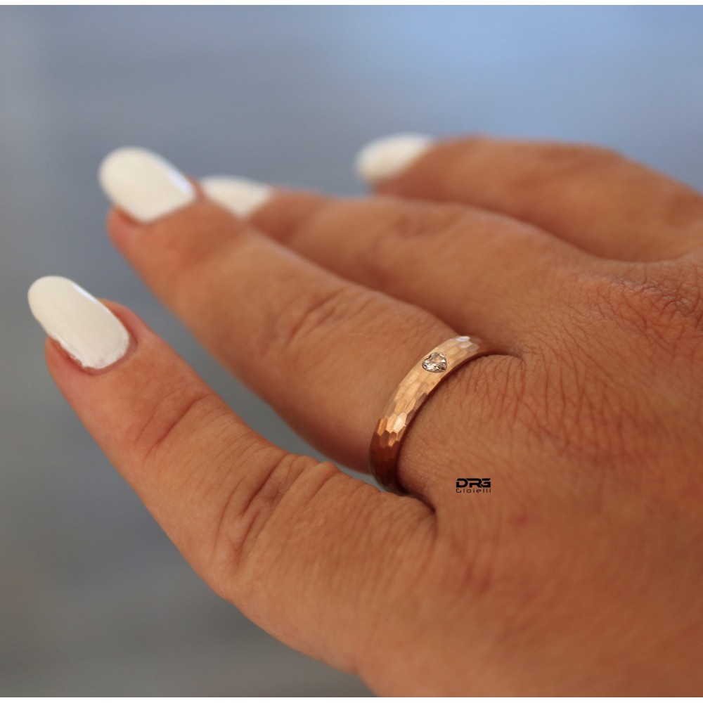 Solitario donna con cristallo a cuore martellate