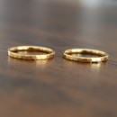Anello oro 2 mm martellato acciaio