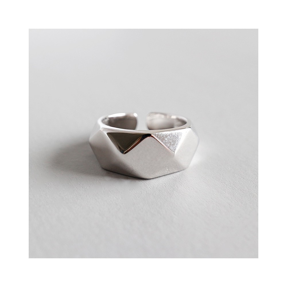 Adjustable band ring with Diamonds in...