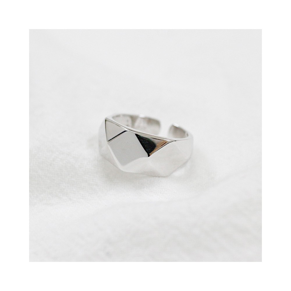 Adjustable band ring with Diamonds in...