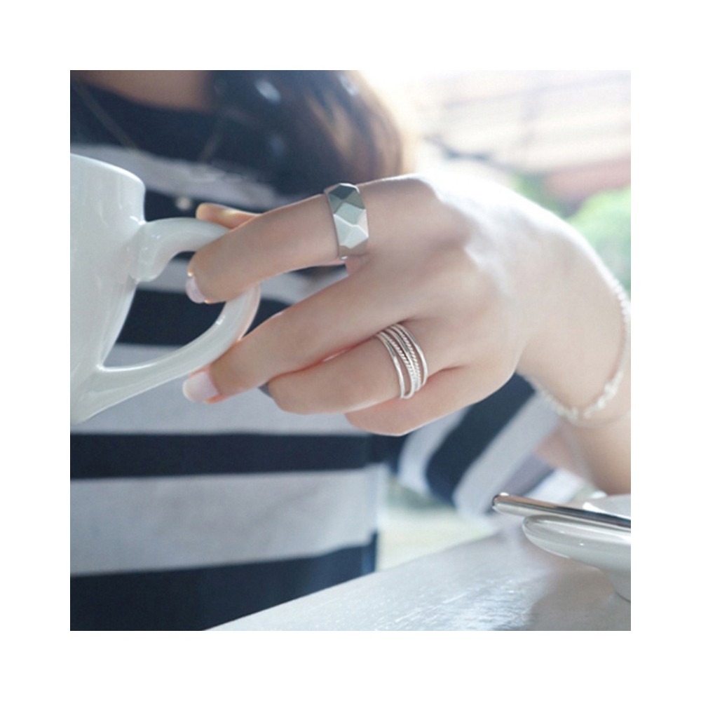 Adjustable band ring with Diamonds in...