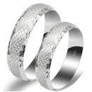 Engagement rings of 5 grams. Simple 4 mm 925 silver with engravings.